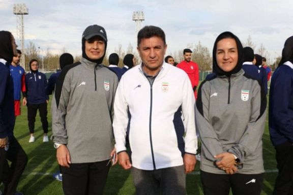 دیدار قلعهنویی و بازیکنان قبل از تمرین با تیم ملی زنان