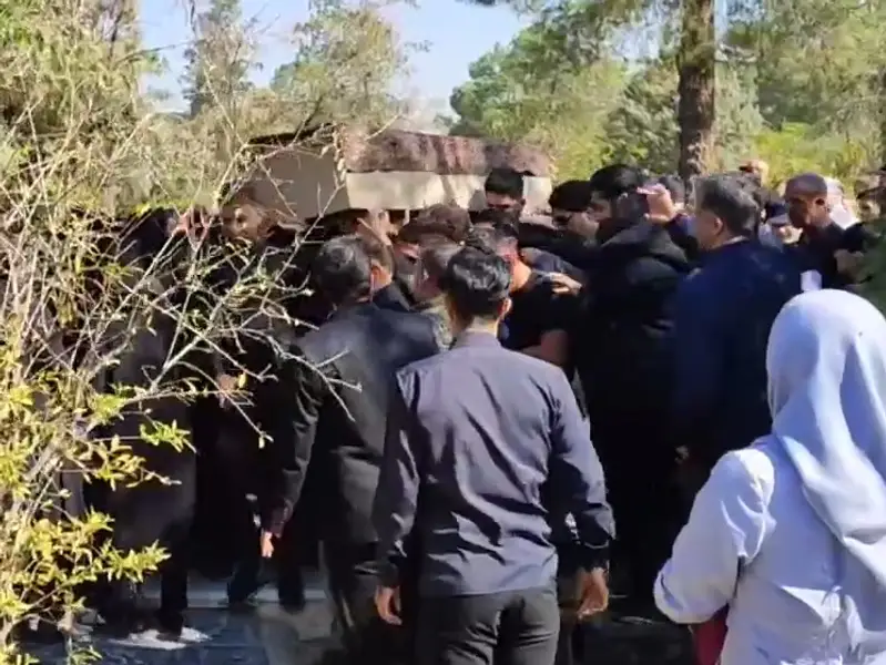 تشييع جثمان الطفلة أرميتا غراوند بهتافات غاضية في ظل أجواء أمنية