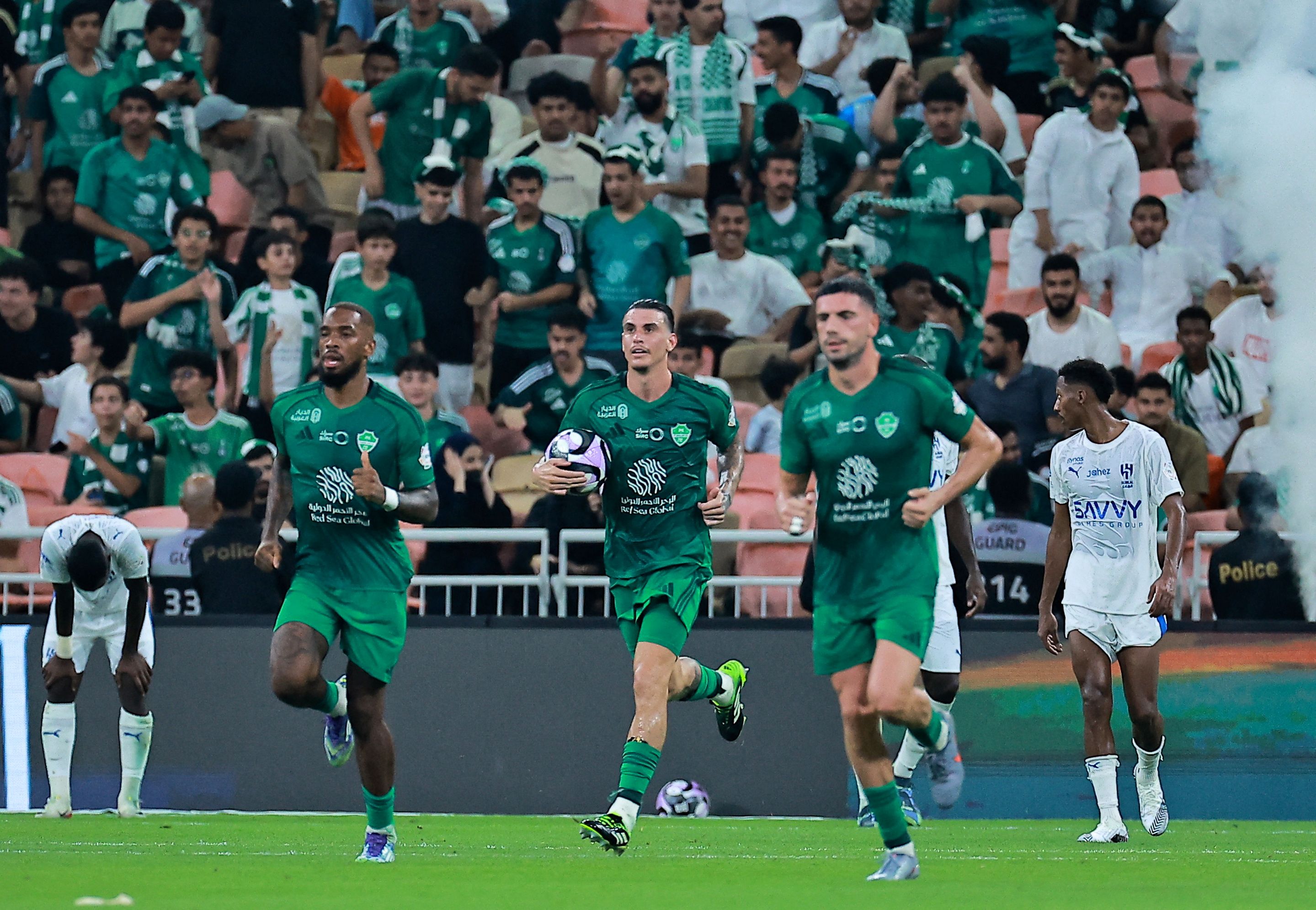 الاهلی ۳-۳ الهلال؛ الکلاسیکو پرگل و جنون‌آمیز عربستان سعودی برنده نداشت