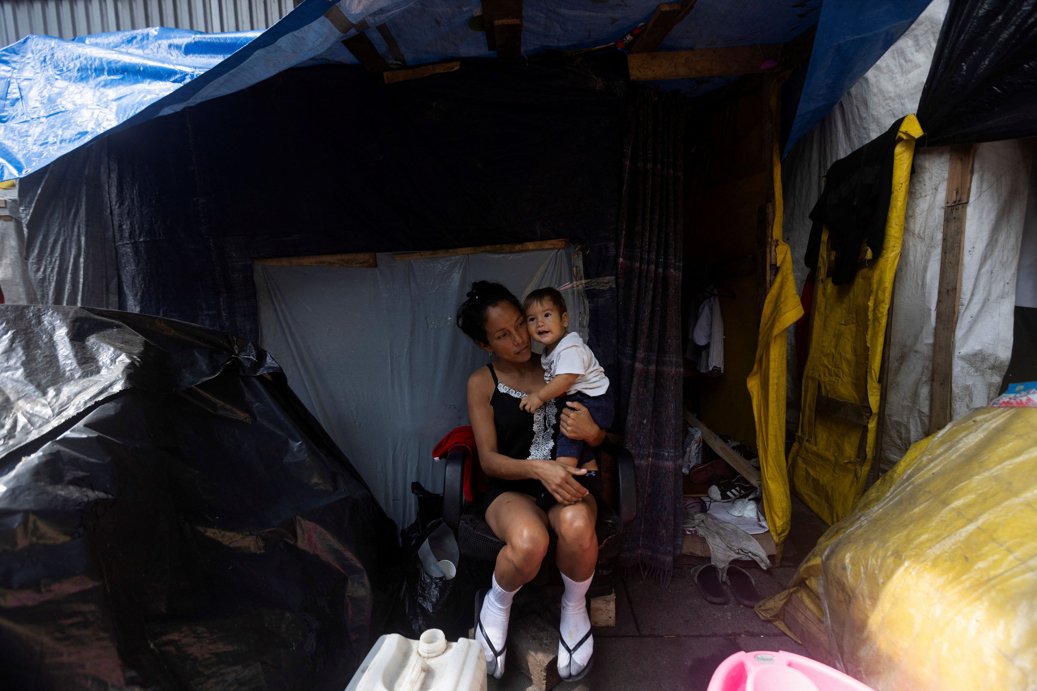 مهاجران ونزوئلایی در اردوگاهی در مکزیک، ۱۹ مرداد