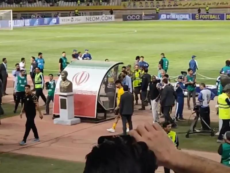 إلغاء مباراة الاتحاد السعودي وسباهان الإيراني بسبب تمثال سليماني والجماهير تهتف ضد النظام 