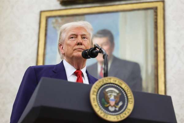 Trump says Iran deal 'very close' but public progress stays scant