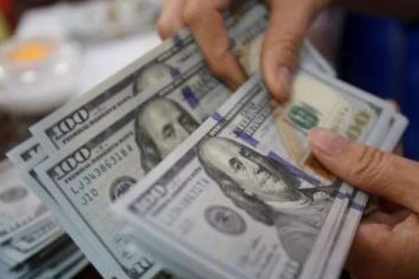 Iran Injects $305 Million Into Currency Market After Rial's Fall