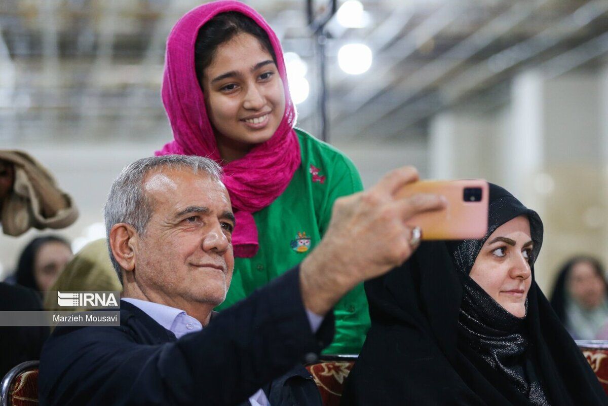 پزشکیان در انتخابات چهره‌ای حامی زنان و حقوق آن‌ها از خود به نمایش گذاشته است