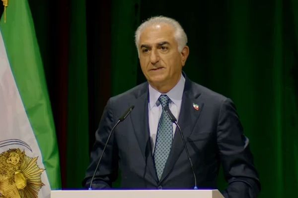 ولي عهد إيران السابق: طريق إنقاذ إيران يكمن في الوحدة والإضراب العام