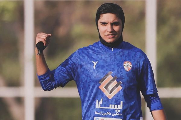 کوثر کمالی در اعتراض به جنایت جمهوری اسلامی، از تیم ملی فوتبال زنان کنارهگیری کرد