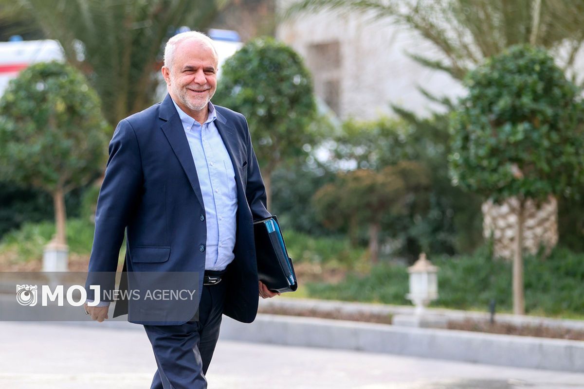 رویداد ۲۴: رییس بنیاد شهید به‌دلیل دوتابعیتی بودن فرزندش برکنار شد