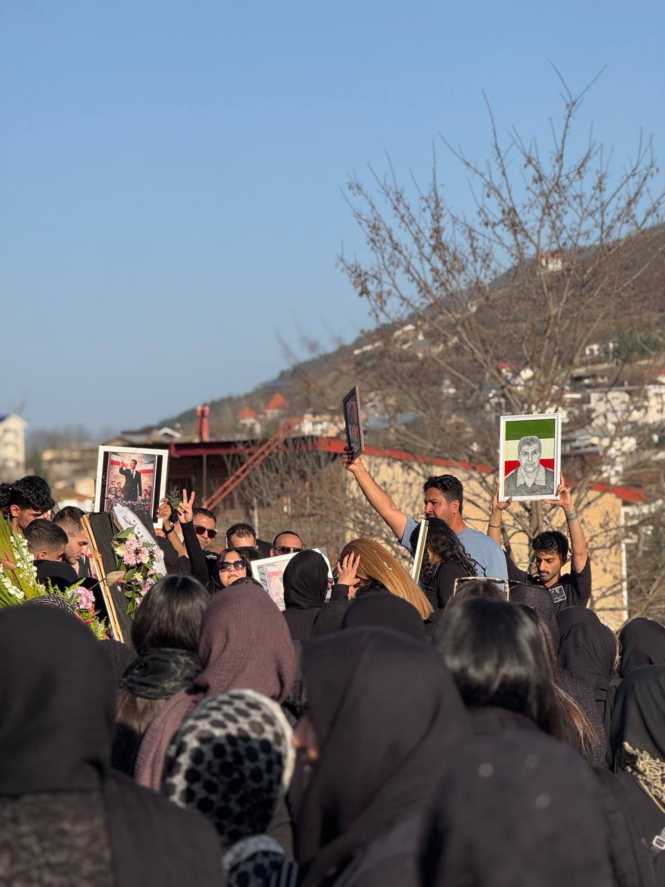 ایرانیان در چهلم کشته‌شدگان سرکوب دی‌ماه با نافرمانی سوگواری می‌کنند