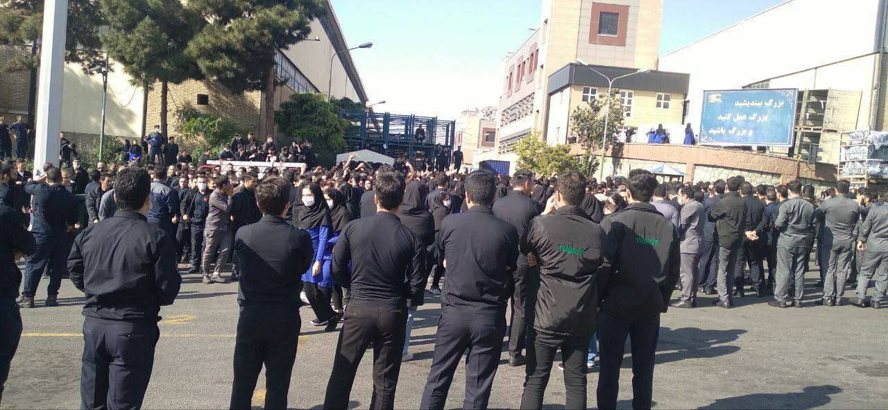 Striking workers of the Crouse Company, Iran’s largest automobile parts manufacturer, on November 19, 2022 