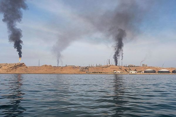 معاون استانداری بوشهر: بخشی از تاسیسات نظامی و فرودگاه خارک در حملات آمریکا آسیب دید