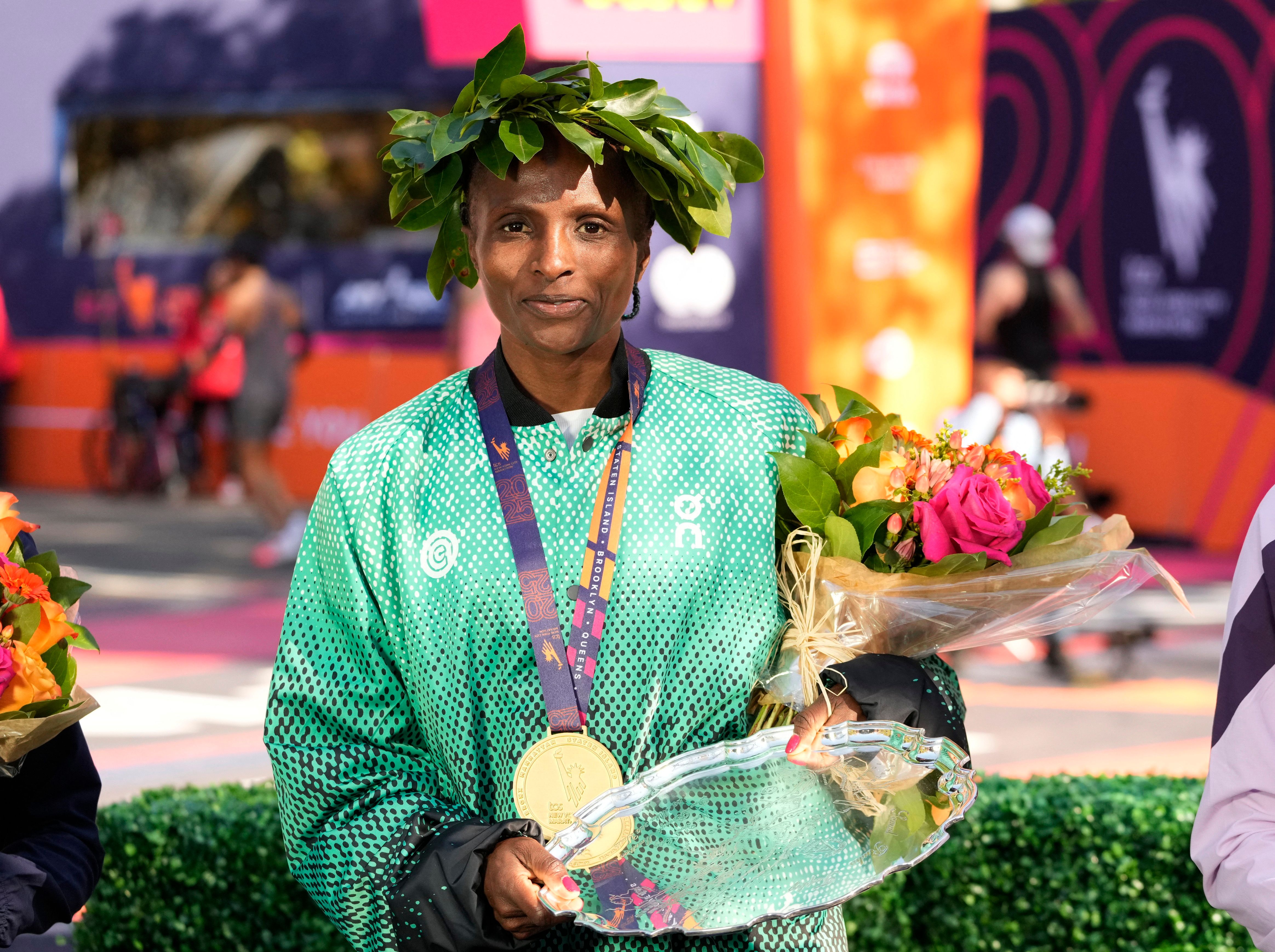 هلن اوبیری با رکوردشکنی در دو ماراتن زنان نیویورک قهرمان شد