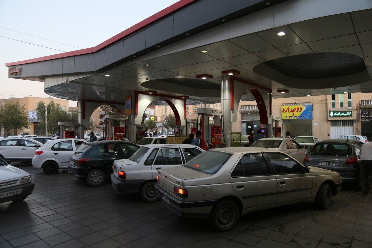 سخنگوی دولت جمهوری اسلامی: نرخ سوم بنزین به ۱۰ هزار تومان افزایش یافت