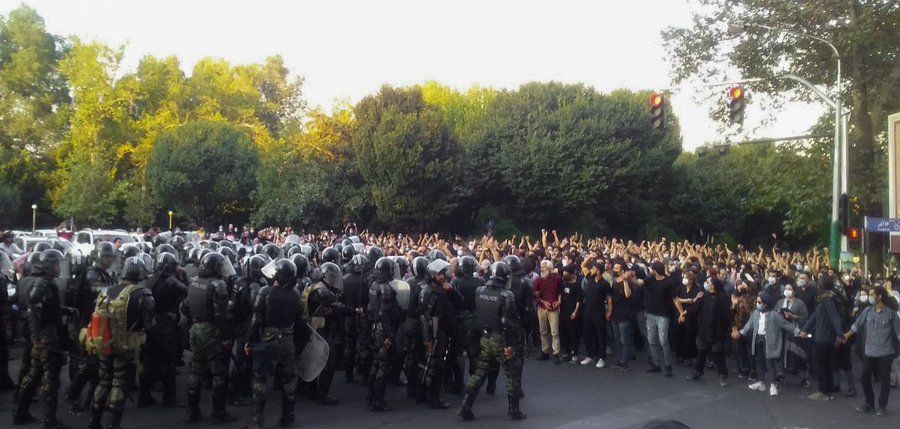 Iran Arrests 20 Journalists, Blocks Internet Amid Protests 