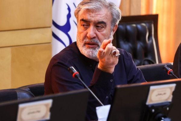 برلماني إيراني: طهران لن تتراجع.. وترامب "واهم وكاذب"