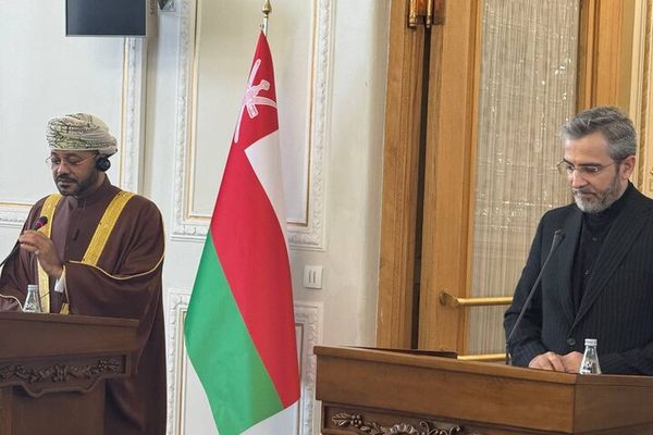 Oman's FM Visits Iran Amid Speculations of Mediating Role