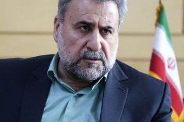 برلماني إيراني سابق: المسؤولون انشغلوا بـ "مكافحة بالكلاب" وإسرائيل صنّعت المسيرات