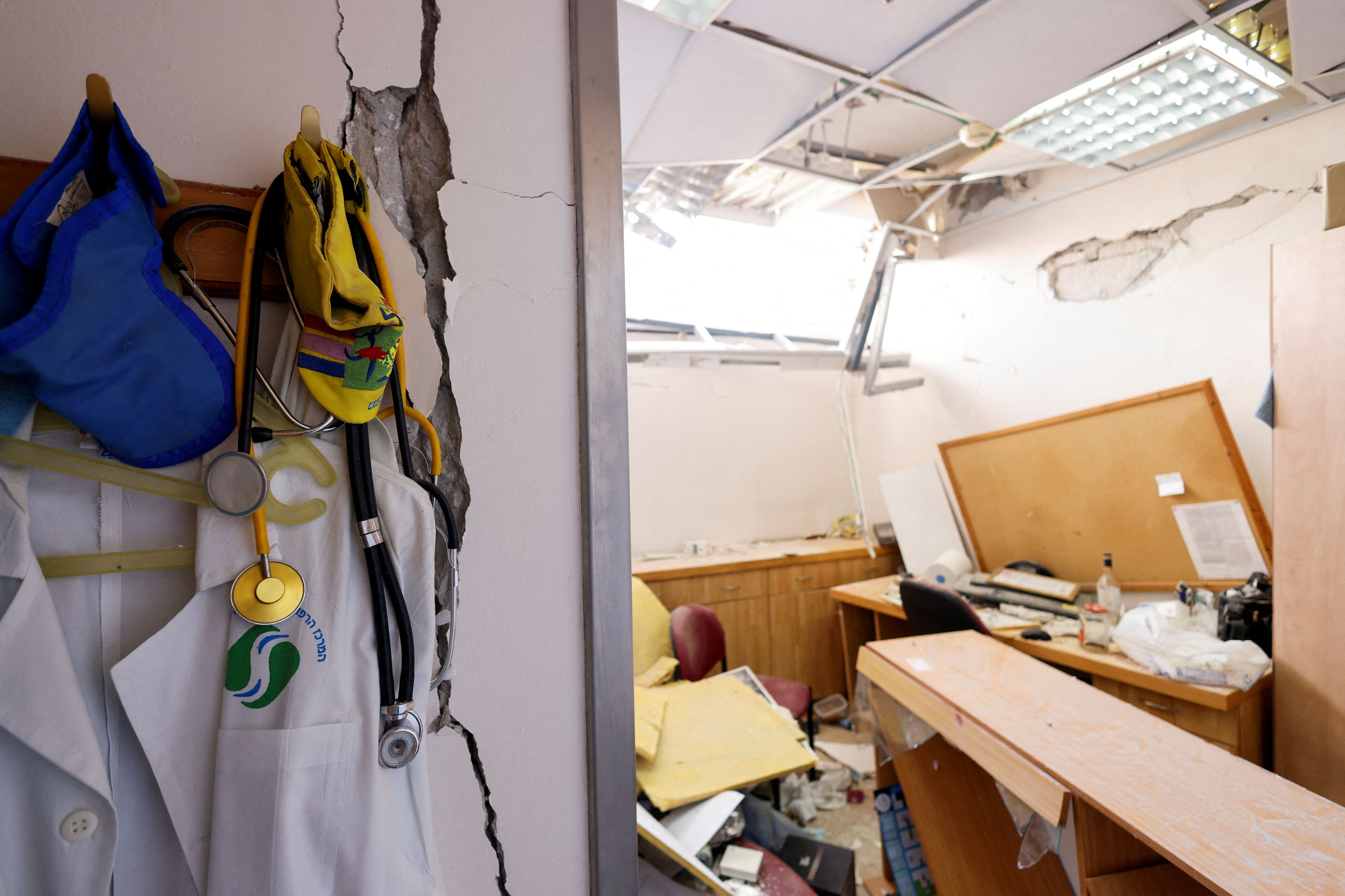 ویرانی‌های برجا مانده در پی حمله موشکی جمهوری اسلامی به بیمارستان سوروکا