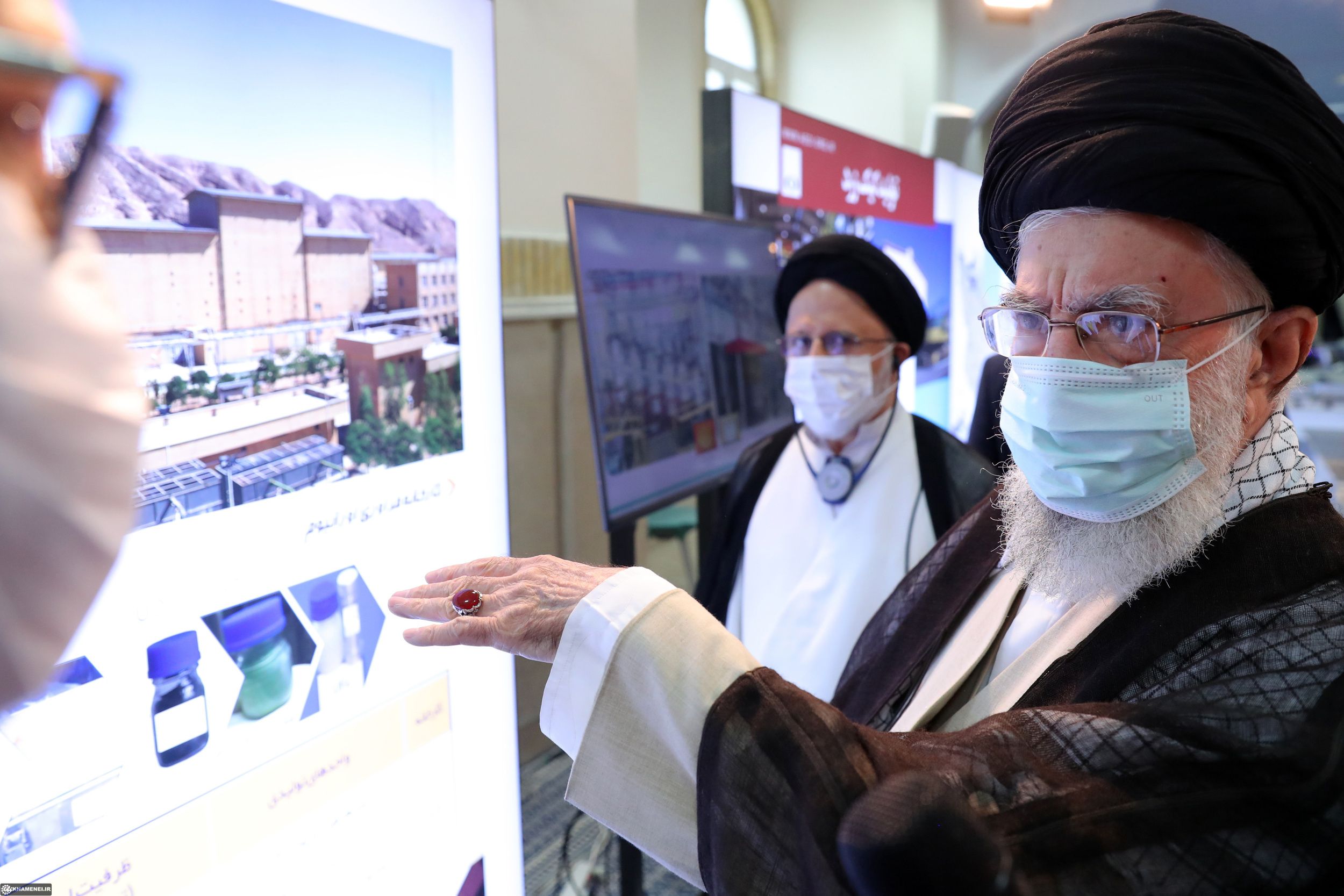 دیدار علی خامنه‌ای، رهبر جمهوری اسلامی، از نمایشگاه دستاوردهای هسته‌ای حکومت ایران، ۲۱ خرداد ۱۴۰۲