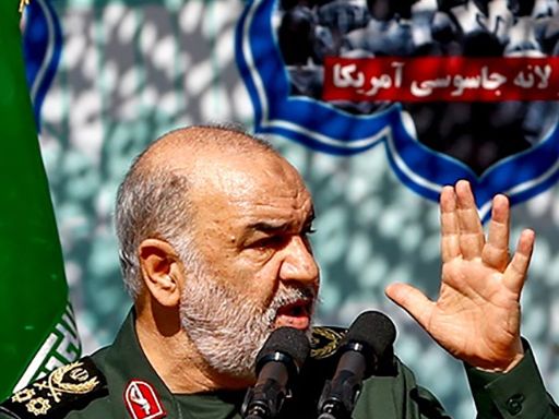 فرماندهکل سپاه پاسداران: چرا در خیابان به بسیجیها حمله میکنید؟