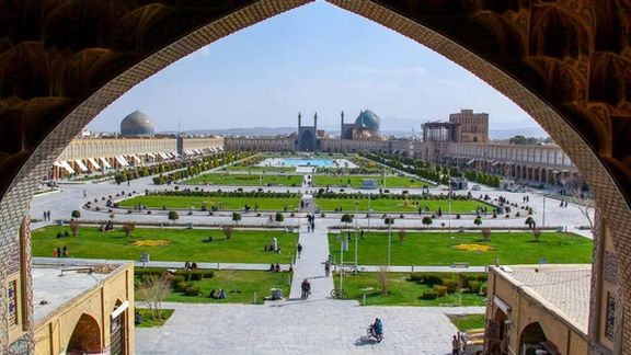 مقام وزارت راه و شهرسازی: میدان نقش جهان دچار فرونشست زمین و ترک خوردگی عجیب شده است