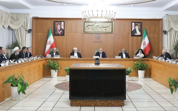 با تصویب دولت، ایرانیانی که بیش از پنج سفر خارجی بروند، از دریافت یارانه محروم میشوند