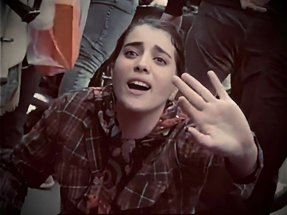 رویا ذاکری معروف به دختر تبریز، مهر ۱۴۰۲ به دلیل اعتراض به حجاب اجباری و شعار دادن علیه علی خامنهای بازداشت شد و مقامهای جمهوری اسلامی گفتند او مبتلا به «بیماری روانی» است