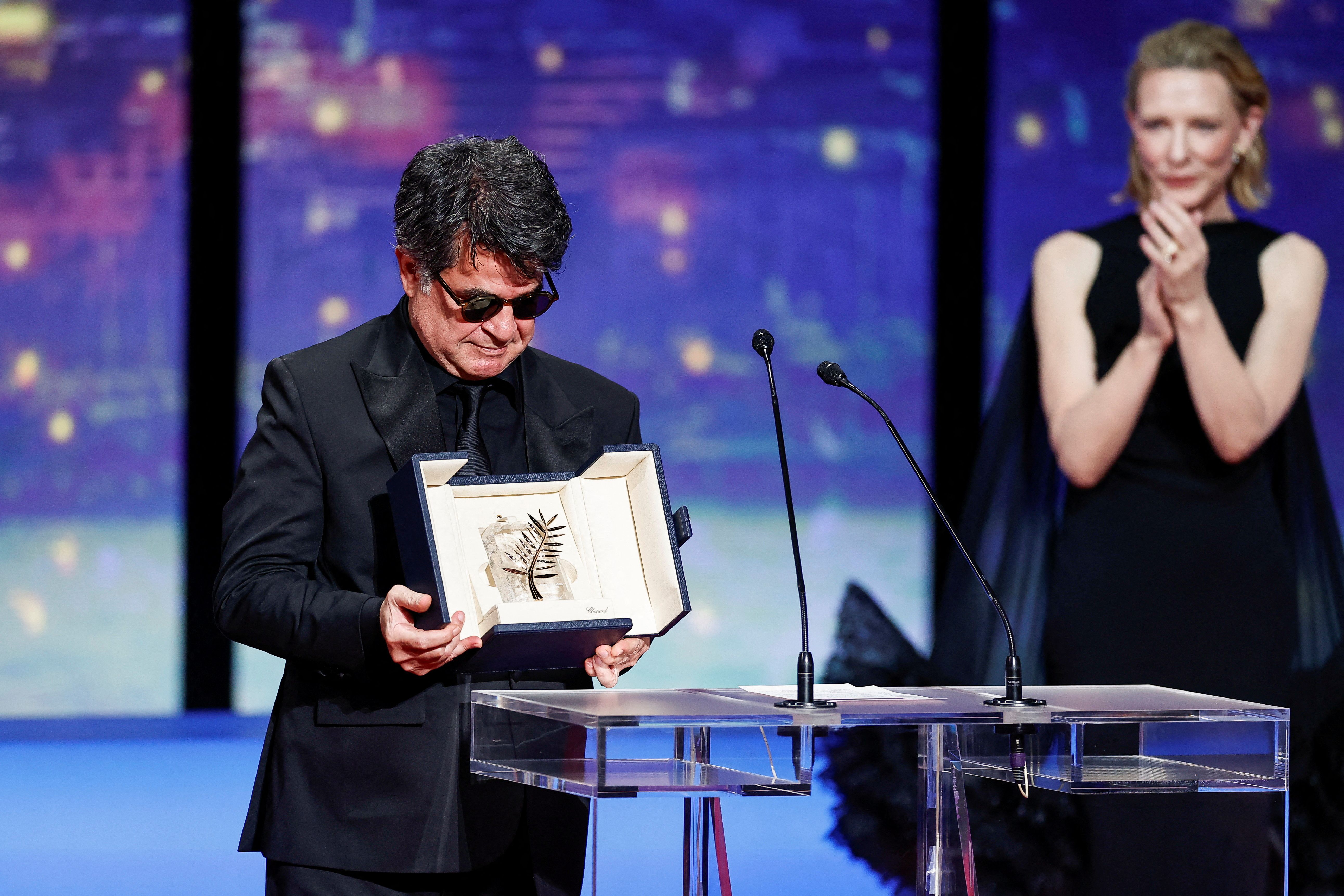 پناهی: هنگام دریافت جایزه یاد هم‌بندانم و مردمی افتادم که در خیابان برای آزادی می‌جنگیدند