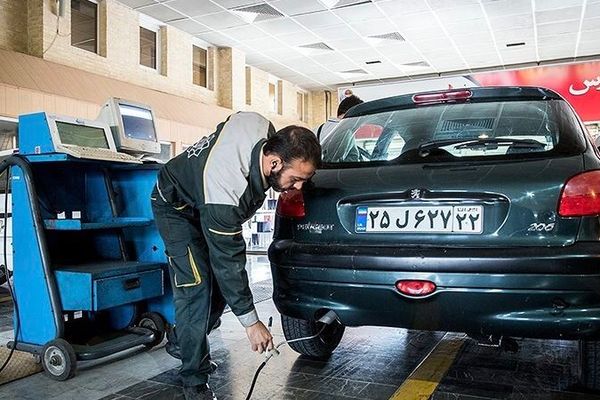 Impoverished Iranians Turn To Rented Car Parts To Pass Inspections