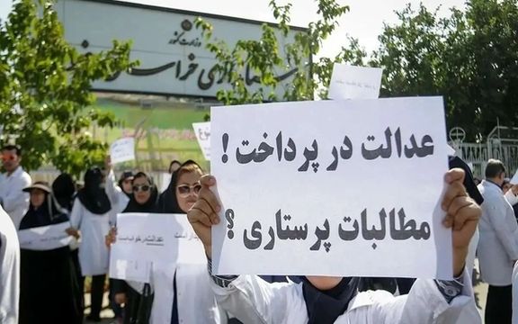 خبرگزاری ایلنا: برای آرام کردن پرستاران، مبالغی ناچیز به حسابشان ریختهاند
