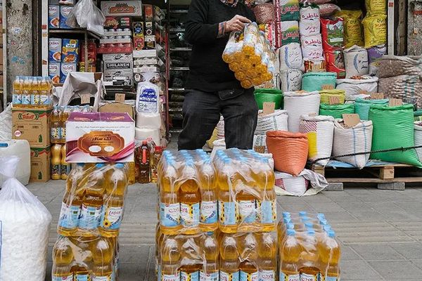 رئیس اتحادیه بنکداران مواد غذایی: کمبود مواد اولیه، بازار روغن را با بحران مواجه کرده است