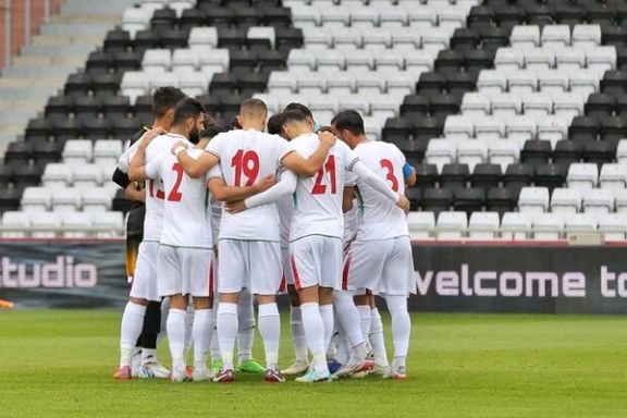 عدم همخوانی ملیپوشان فوتبال ایران با سرود جمهوری اسلامی در قطر ۲۰۲۲