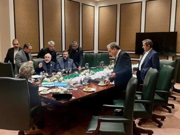 بعد خلافات حادة.. وفد التفاوض الإيراني عاد إلى طهران بأمر أمين المجلس الأعلى للأمن القومي