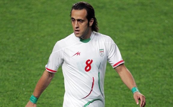 Karimi in 2009 wearing green wristbands to show support for the Green Movement against the government.