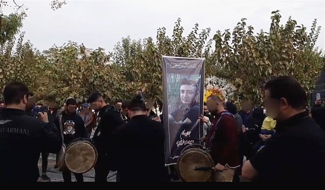 مراسم چهلم و خاکسپاری سه کشته‌شده خیزش سراسری؛شعار علیه جمهوری اسلامی از خرم‌آباد تا تهران