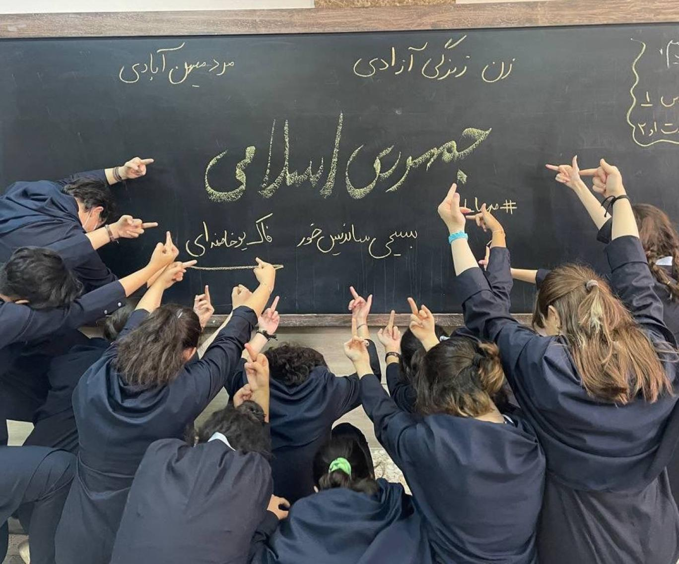 اعتراضات دانش‌آموزی در خیزش مهسا،‌ انگیزه‌ای برای تشدید برنامه‌های سرکوب و تصفیه از سوی حکومت شد