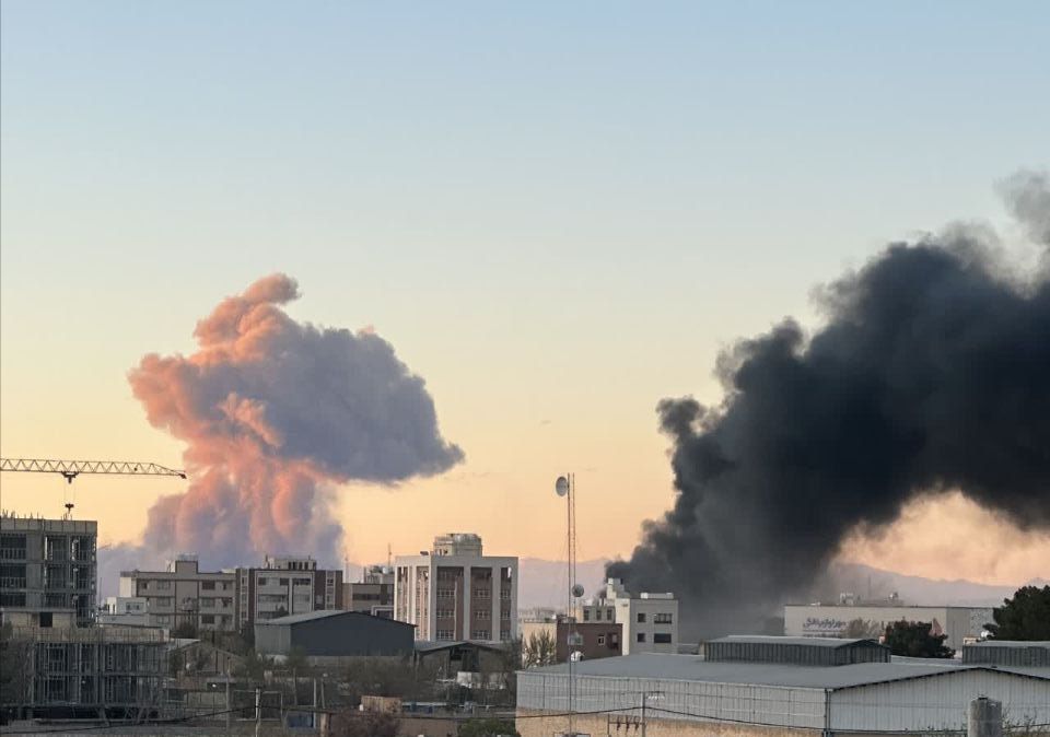 تهران و چندین استان در مرکز، غرب و جنوب ایران بامداد پنجشنبه شاهد حملات هوایی بودند