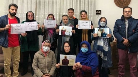 جمعی از فعالان صنفی با حضور در خانه رسول بداقی خواهان آزادی این عضو کانون صنفی معلمان شدند