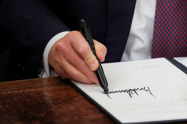 "مجلس الأطلسي" يؤكد قدرة ترامب على تحقيق المستحيل بالتوصل لاتفاق مع طهران