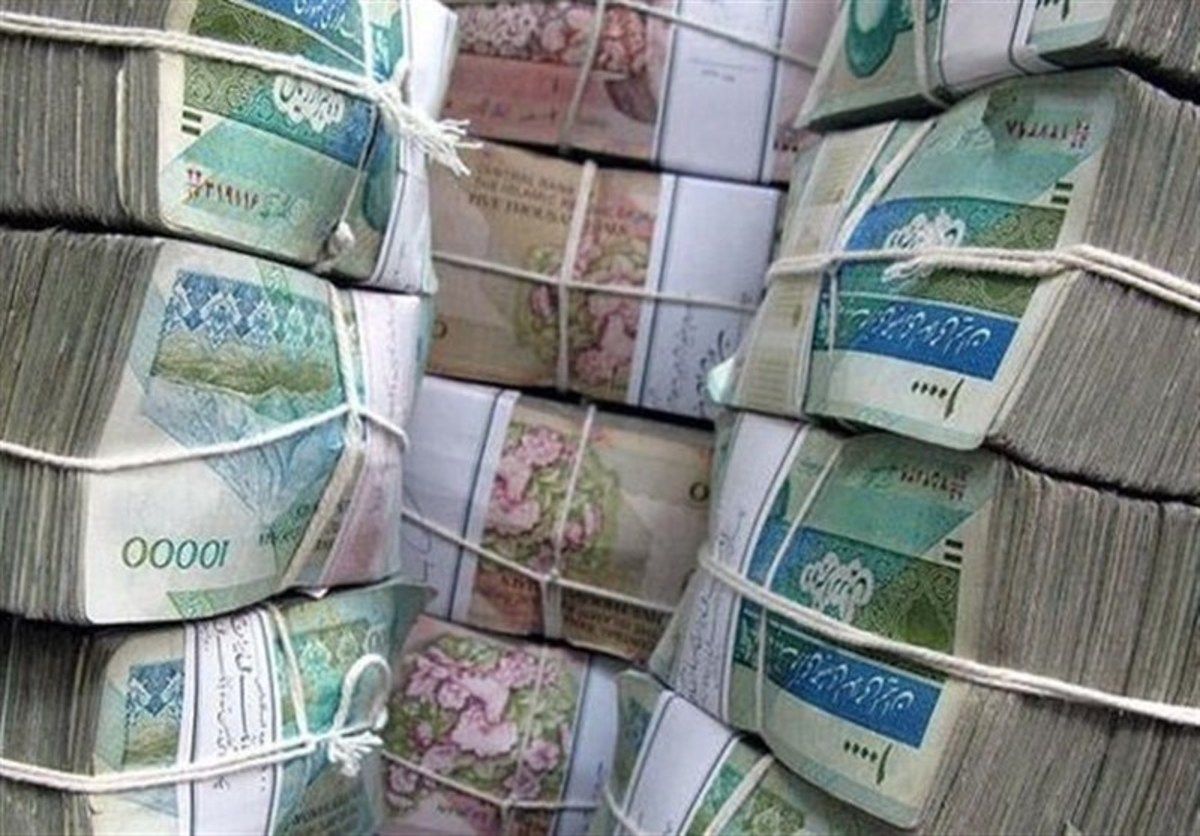 Pile of large denomination Iranian banknotes