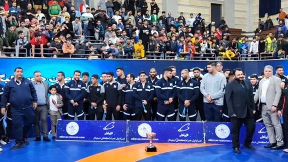 اعتراض علنی به دبیر؛ نایبقهرمان لیگ برتر کشتی، جام را نپذیرفت