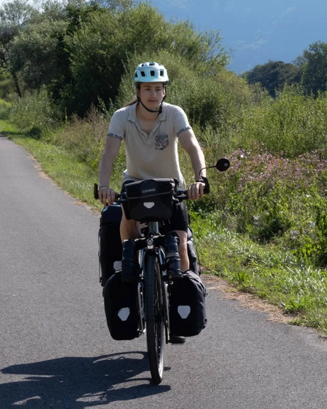 فرنسا: الإفراج عن السائح الشاب مونترلوس وإعادته إلى البلاد