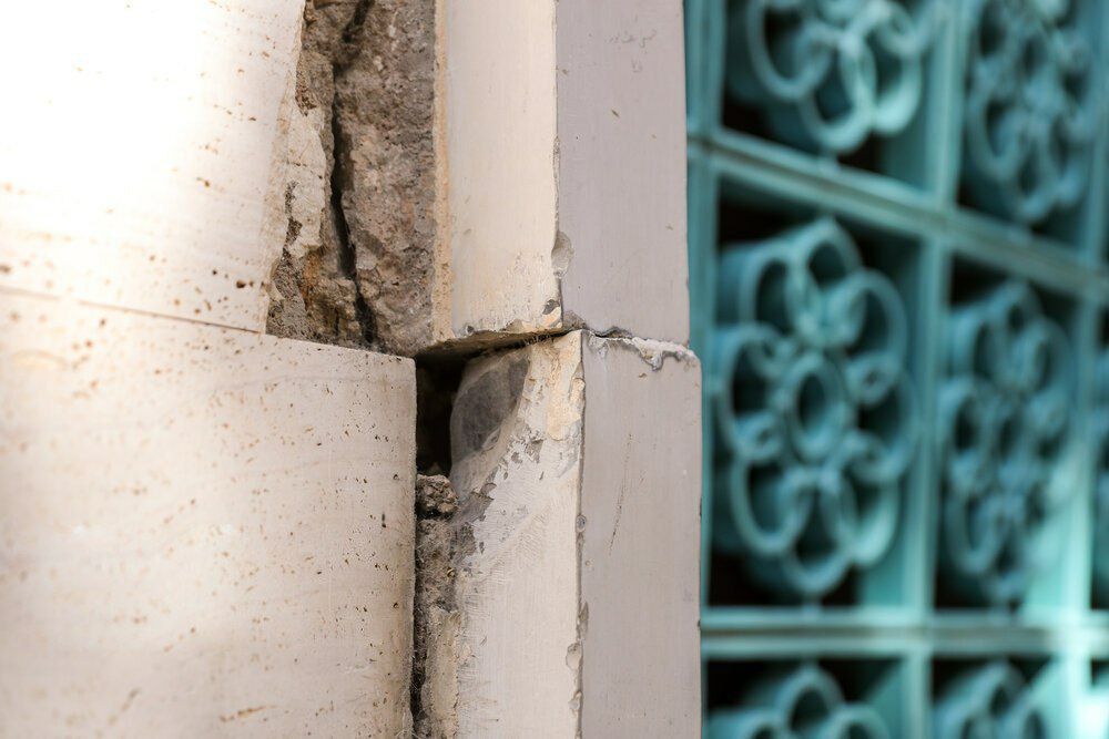 تاریخ ایران در سراشیبی نابودی؛ آرامگاه سعدی در خطر فروریختن است