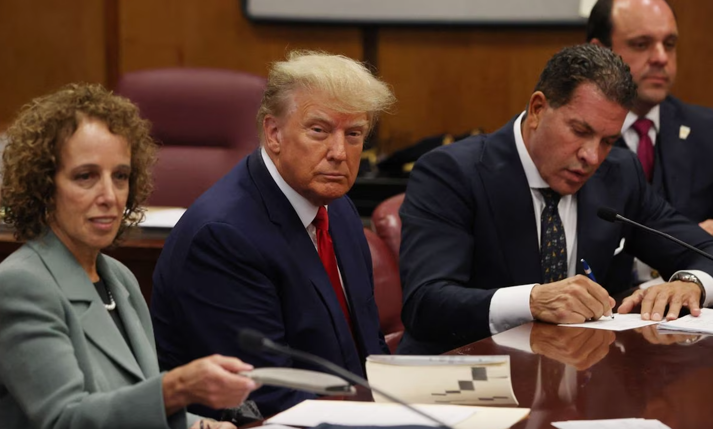 ترامپ در دادگاه درباره ۳۴ فقره اتهام جعل مدرک برای پرداخت حق‌السکوت اظهار بی‌گناهی کرد