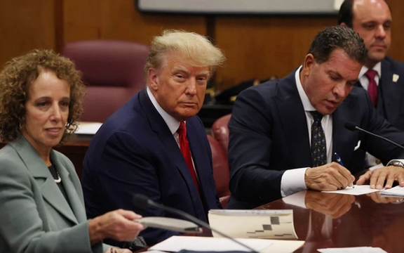 ترامپ در دادگاه درباره ۳۴ فقره اتهام جعل مدرک برای پرداخت حقالسکوت اظهار بیگناهی کرد