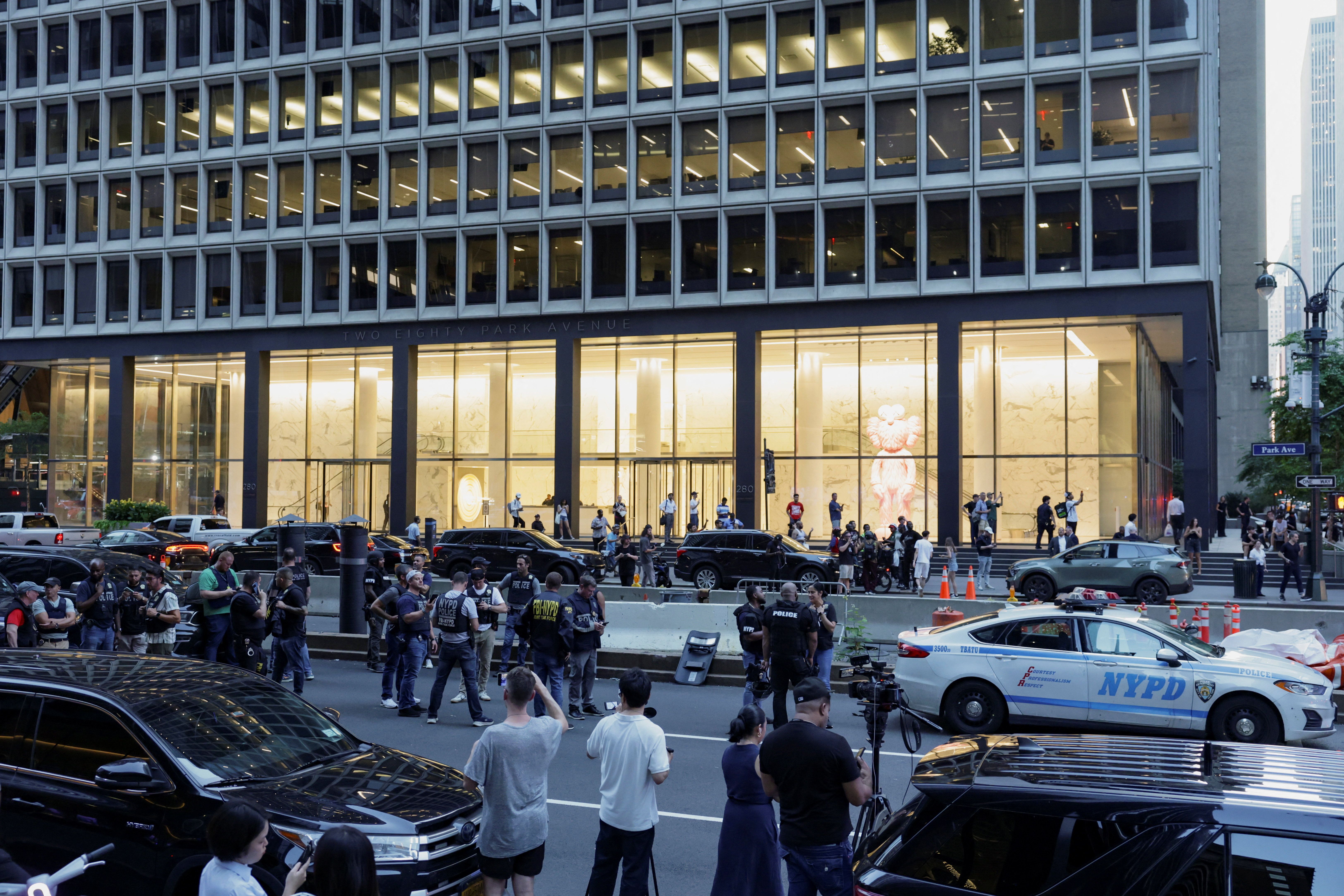 تیراندازی در نیویورک با ۵ کشته؛ مهاجم قصد حمله به دفتر لیگ ملی فوتبال را داشت