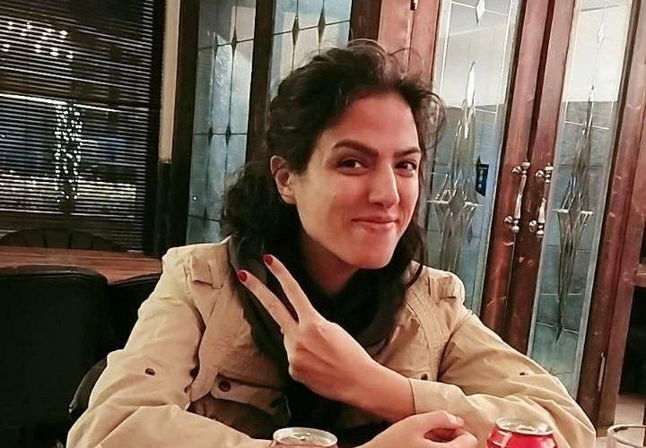 عاتکه رجبی، معلم حامی خیزش انقلابی، برای تحمل حبس به زندان منتقل شد