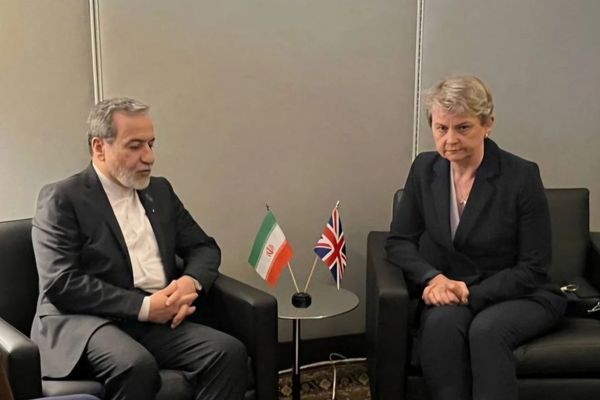رسانههای ایران:عراقچی در دیدار با همتای بریتانیایی خواستار باز نگه داشتن مسیر دیپلماسی شد