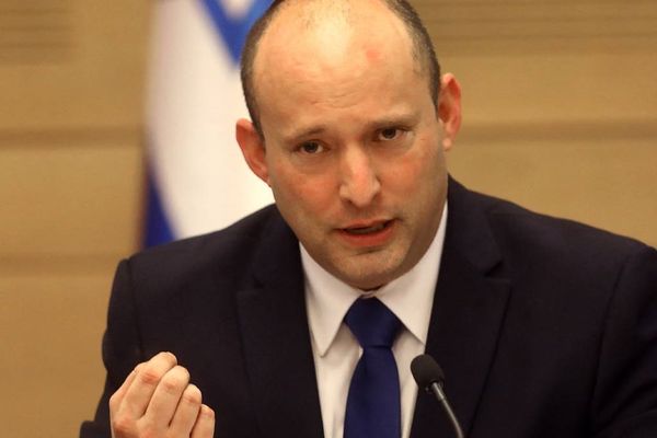 رئيس الوزراء الإسرائيلي السابق يؤكد تنفيذ عمليتين داخل الأراضي الإيرانية العام الماضي