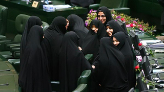 دست کوتاه زنان در سیاست