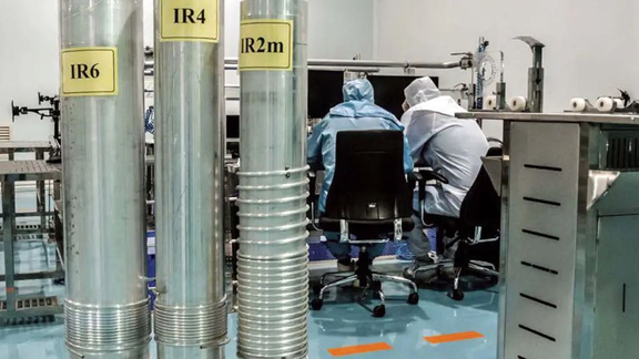 "الغارديان": قلق غربي من "تنامي" التيار المتطرف في إيران وتطور برنامج طهران النووي